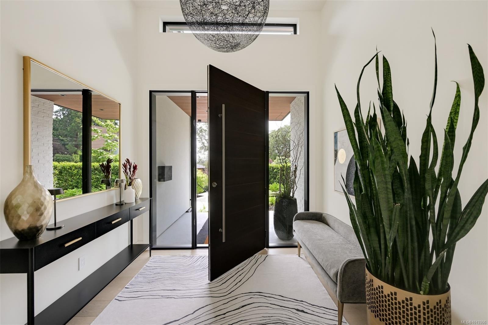 717 Robleda Cres, Victoria, BC