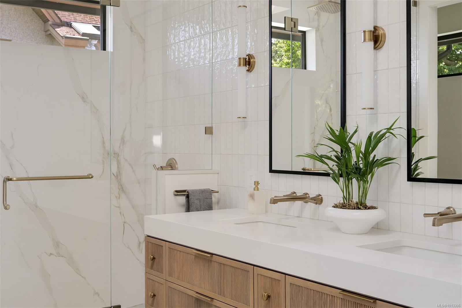 717 Robleda Cres, Victoria, BC