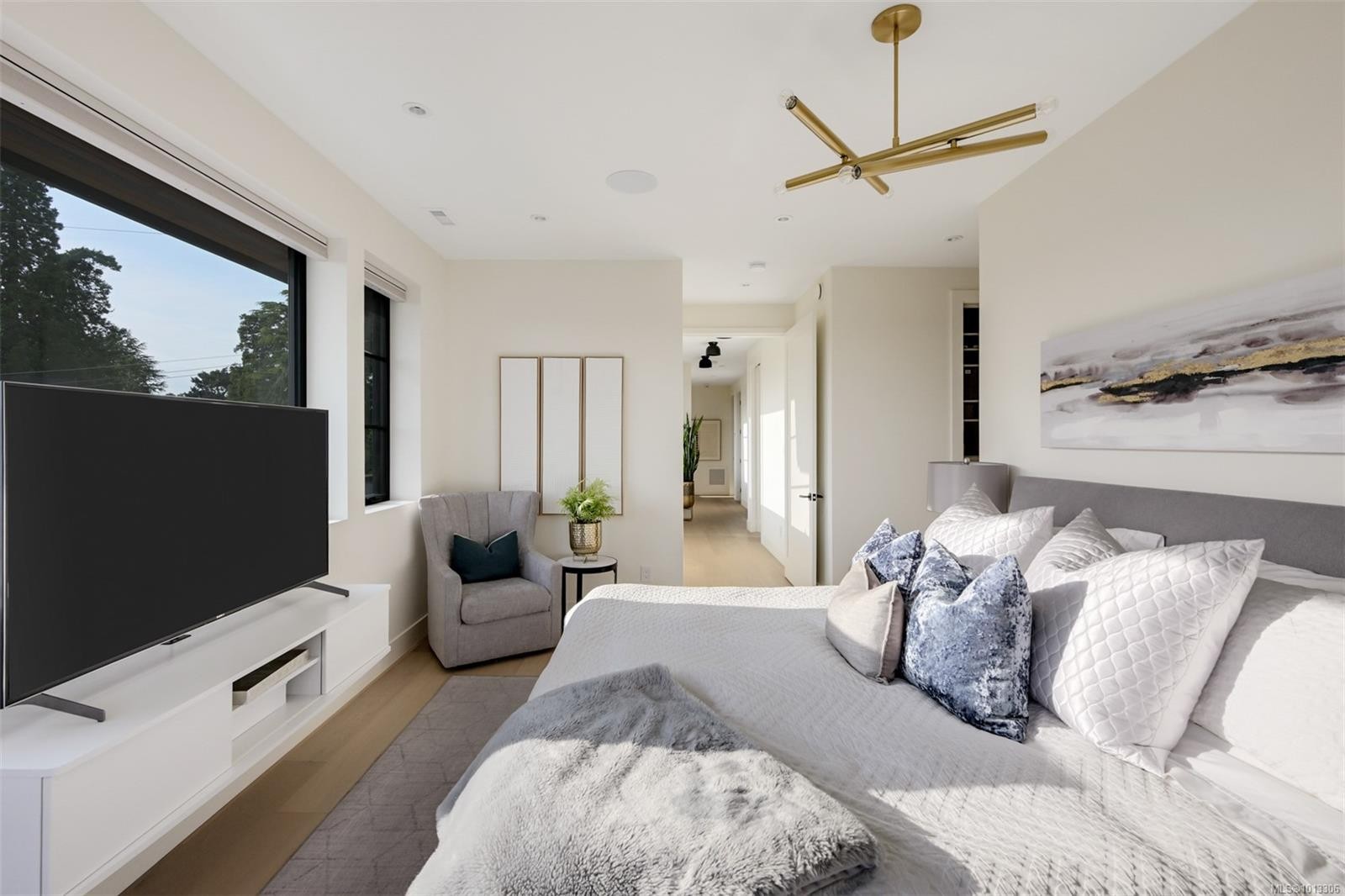 717 Robleda Cres, Victoria, BC