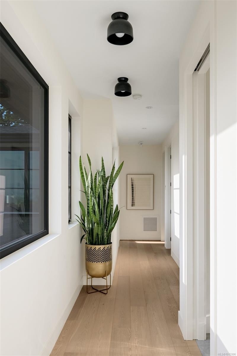 717 Robleda Cres, Victoria, BC