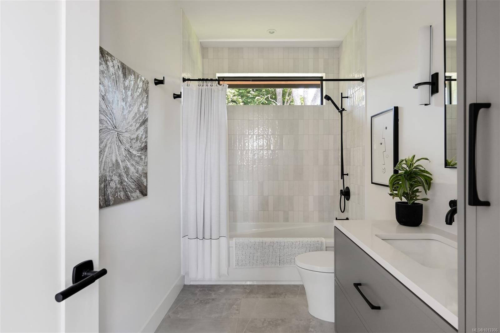 717 Robleda Cres, Victoria, BC