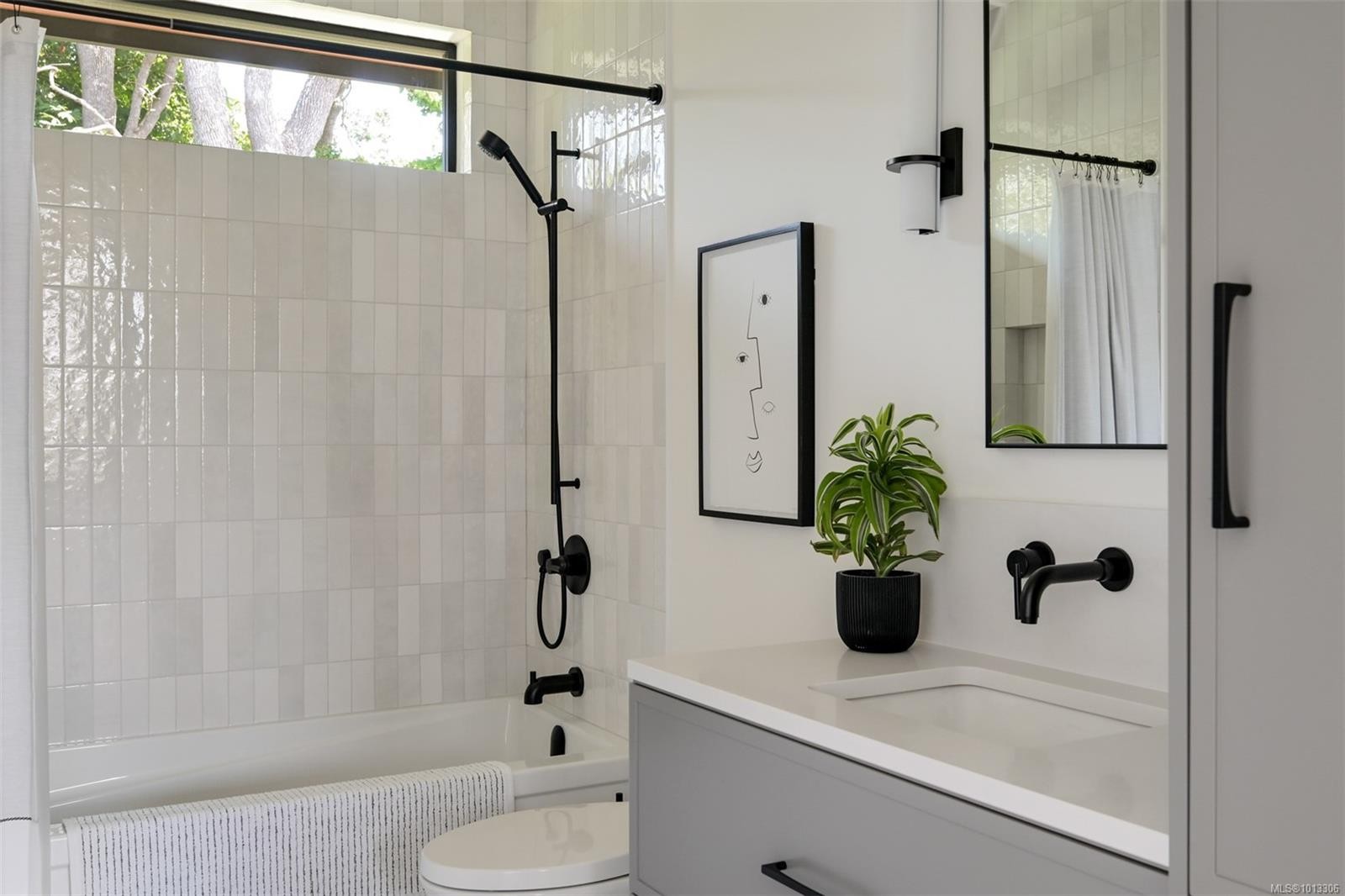 717 Robleda Cres, Victoria, BC