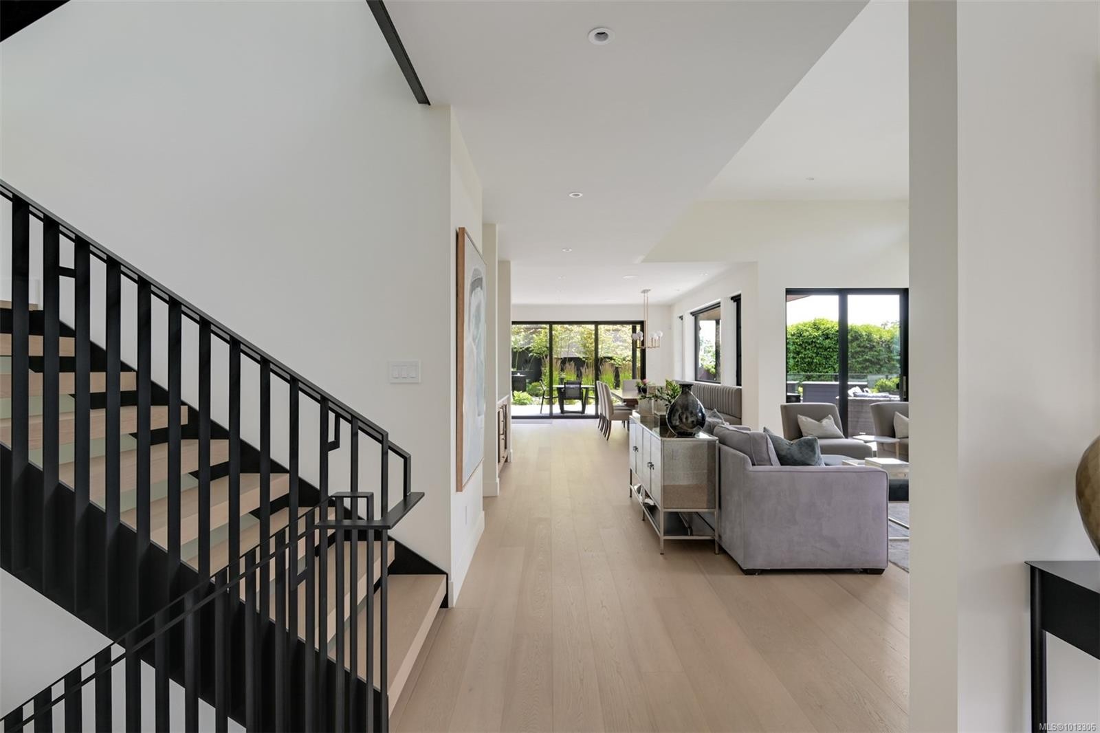 717 Robleda Cres, Victoria, BC