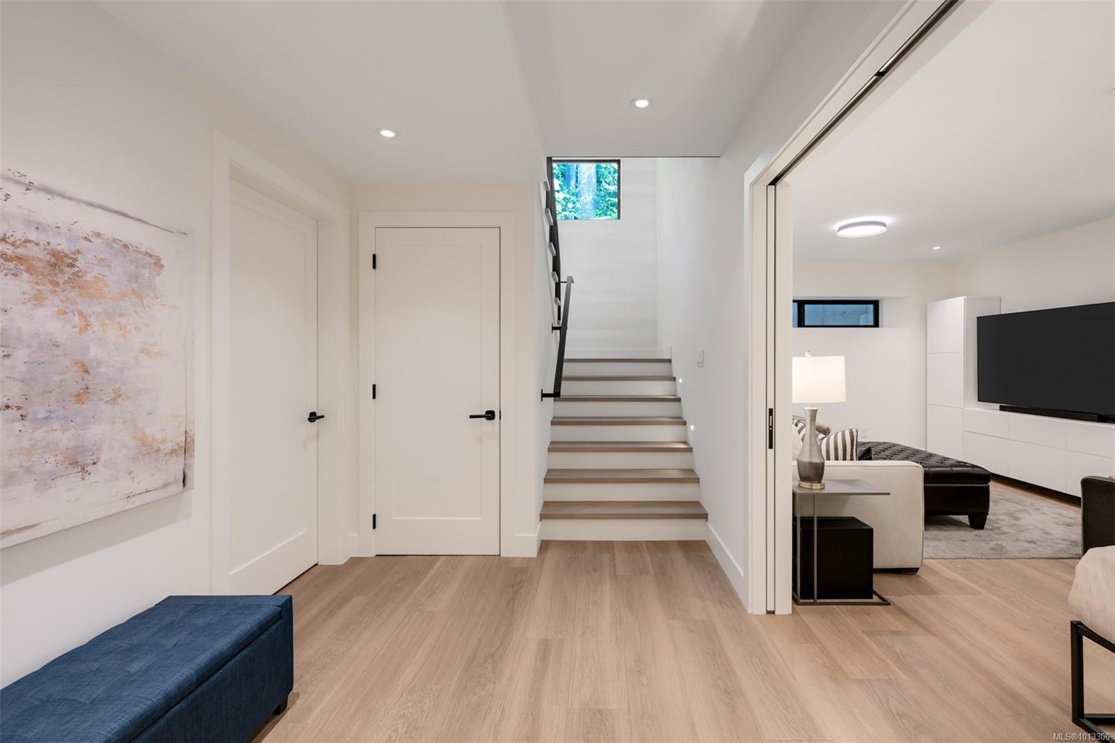 717 Robleda Cres, Victoria, BC