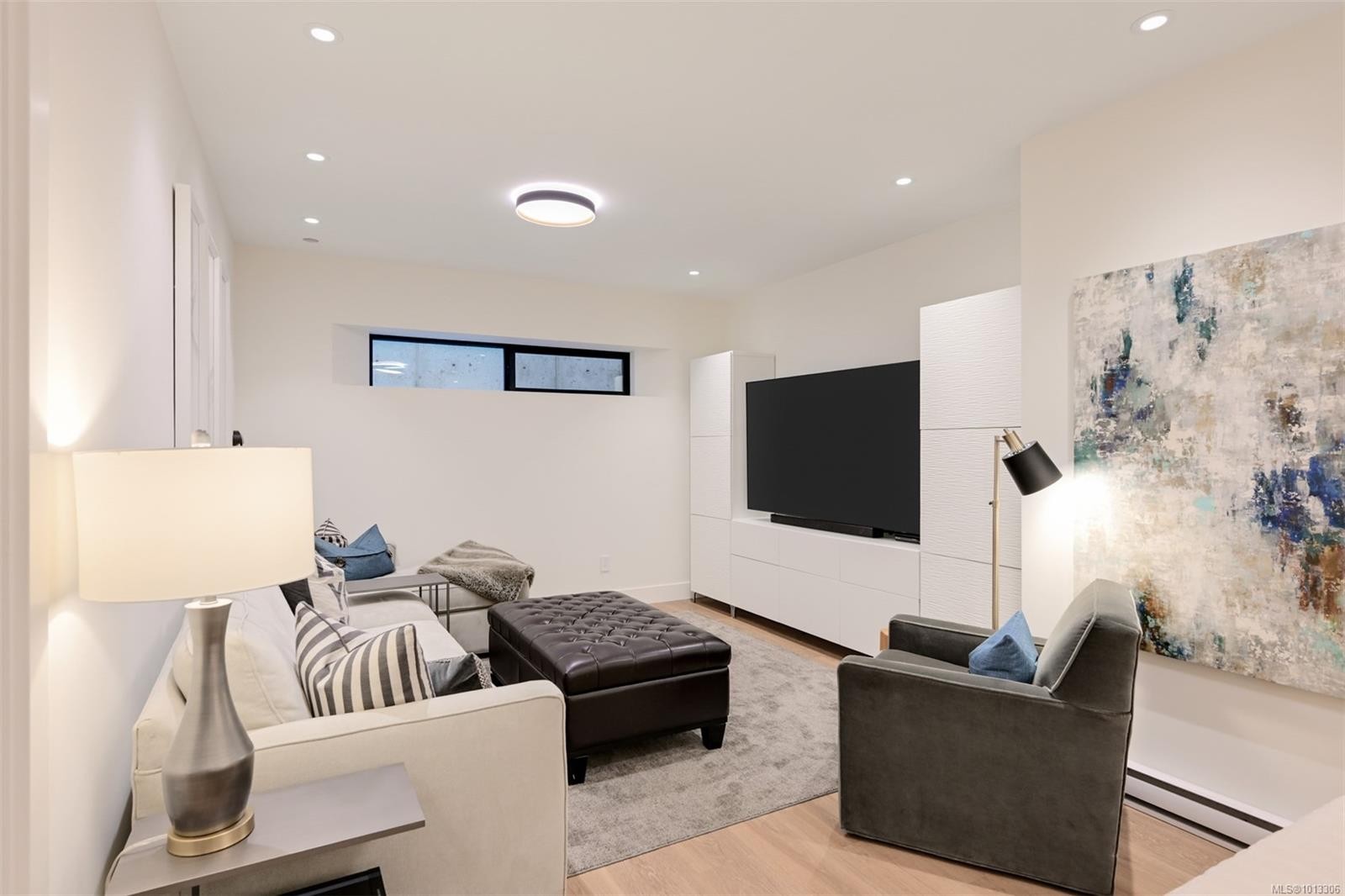 717 Robleda Cres, Victoria, BC