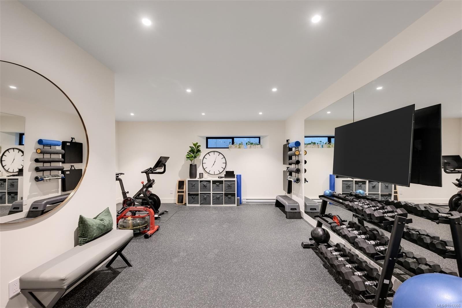 717 Robleda Cres, Victoria, BC