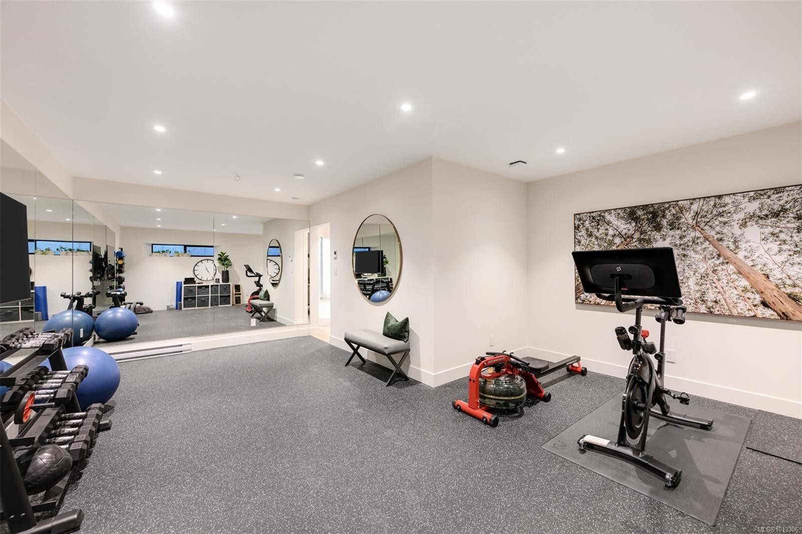 717 Robleda Cres, Victoria, BC