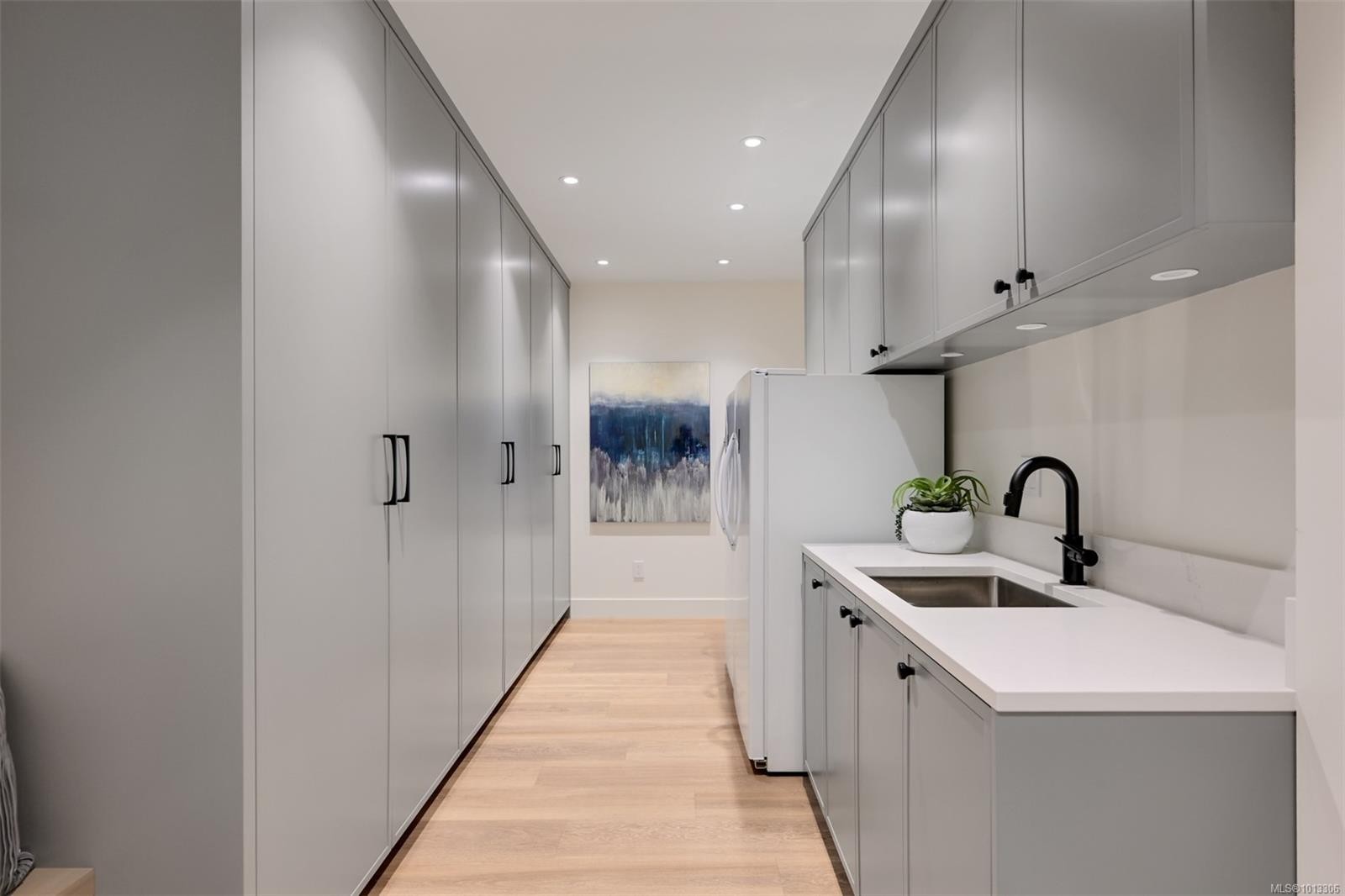 717 Robleda Cres, Victoria, BC