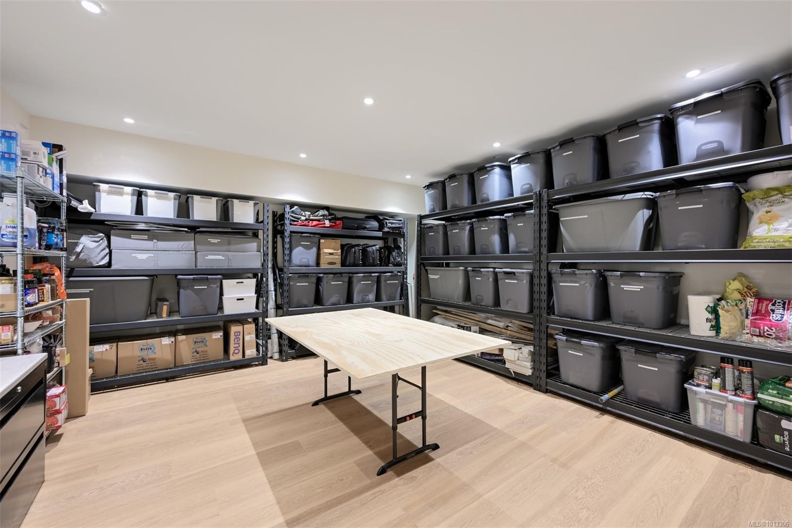 717 Robleda Cres, Victoria, BC