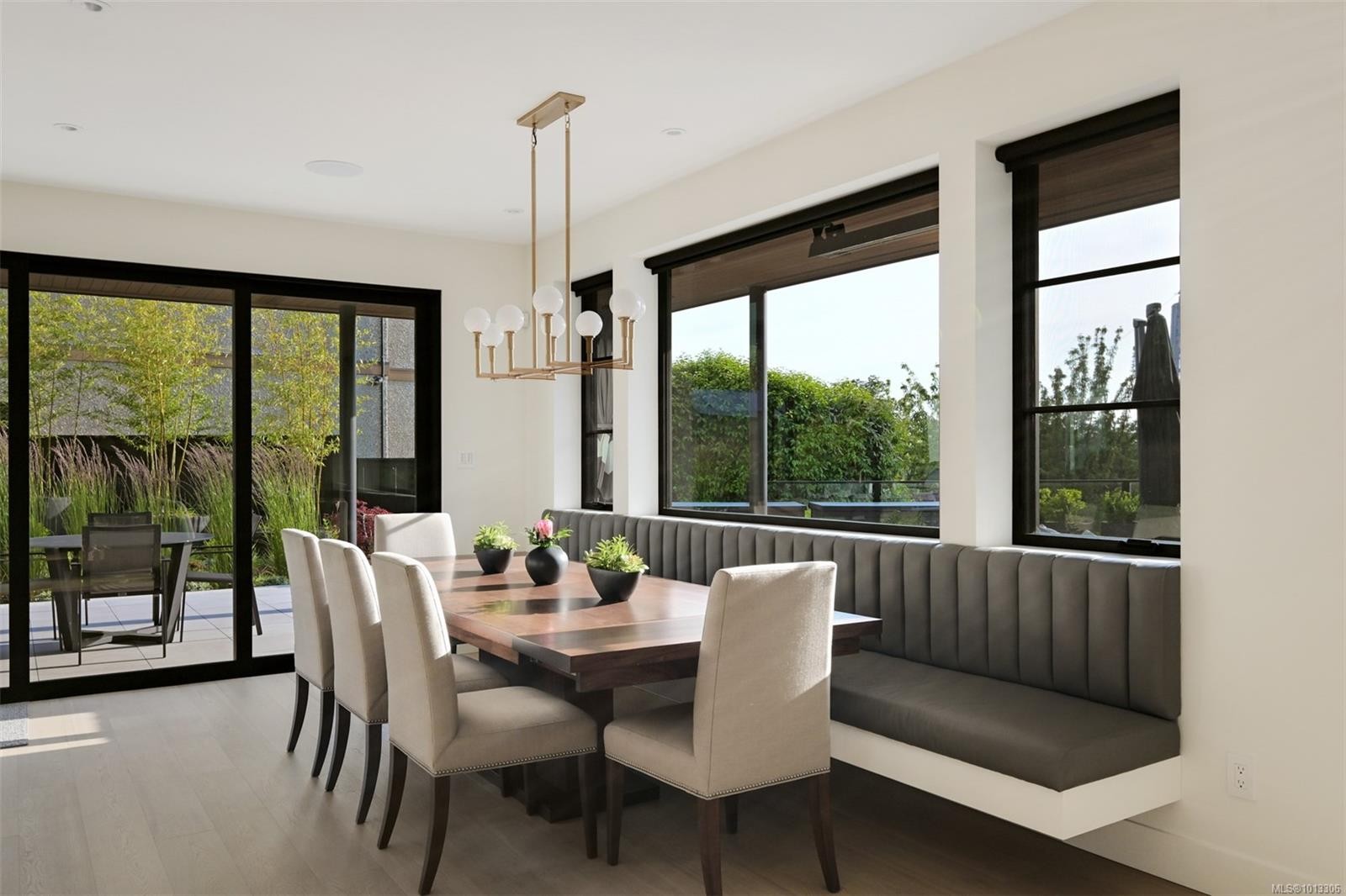 717 Robleda Cres, Victoria, BC