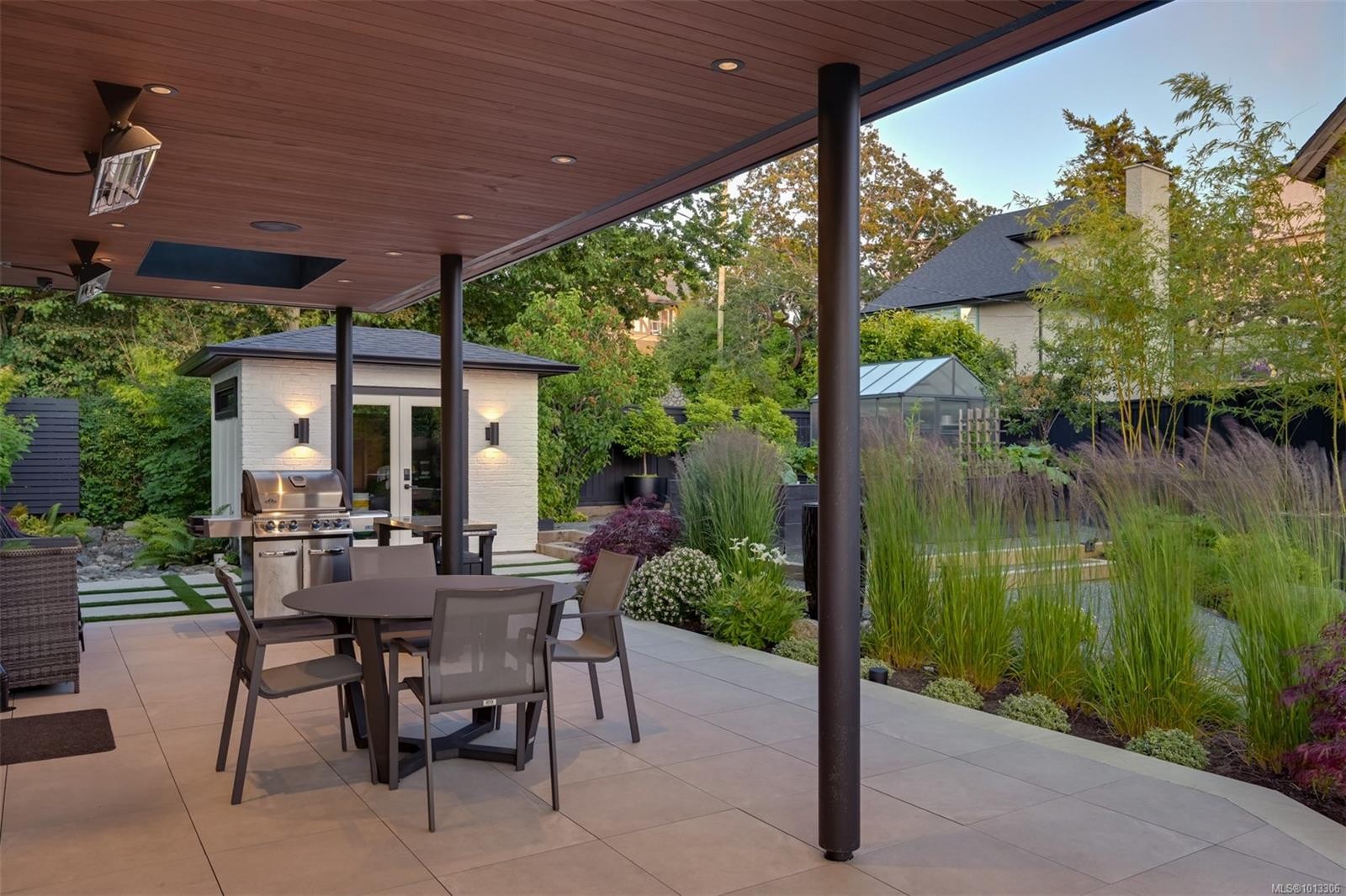 717 Robleda Cres, Victoria, BC