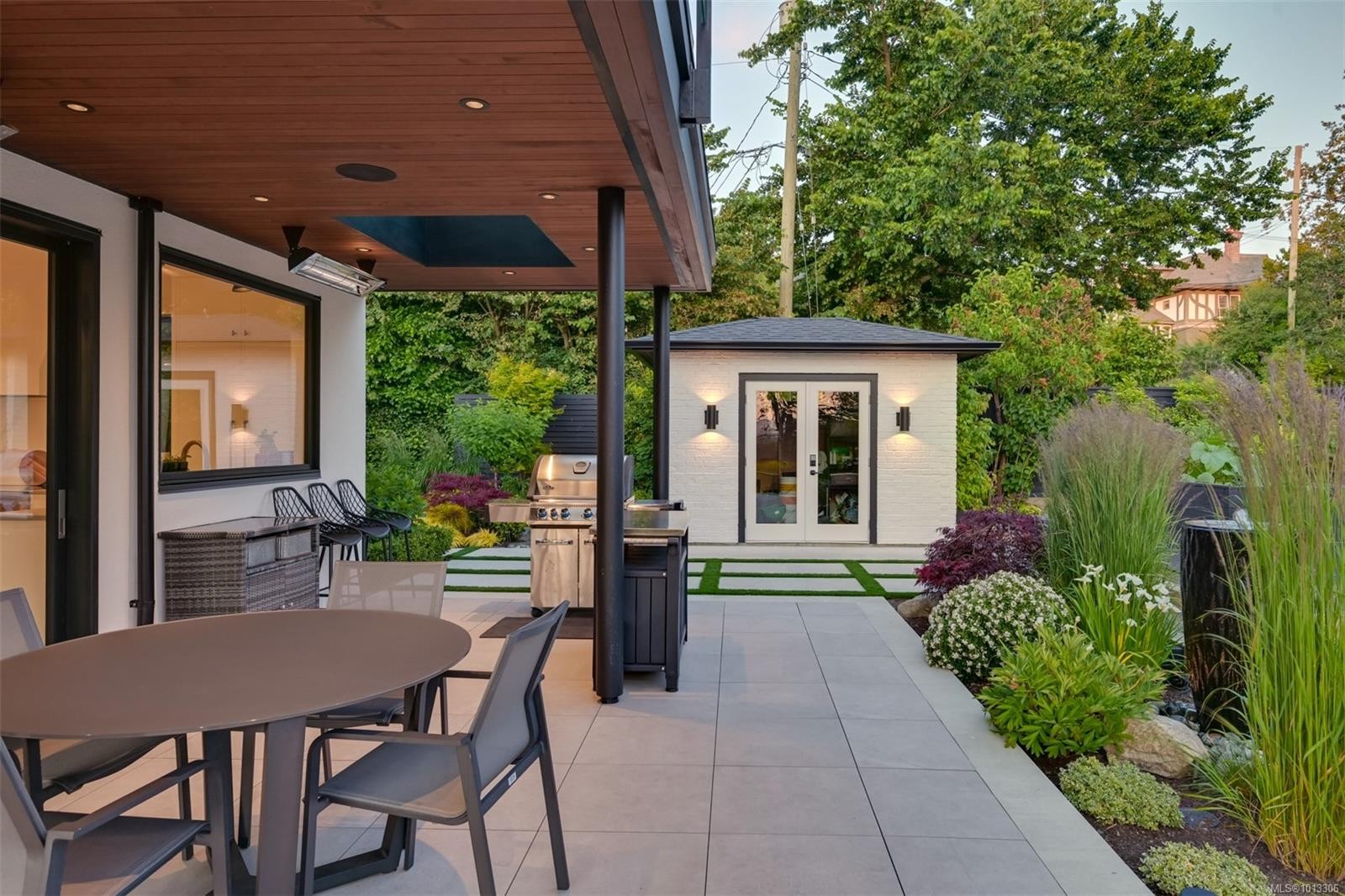 717 Robleda Cres, Victoria, BC