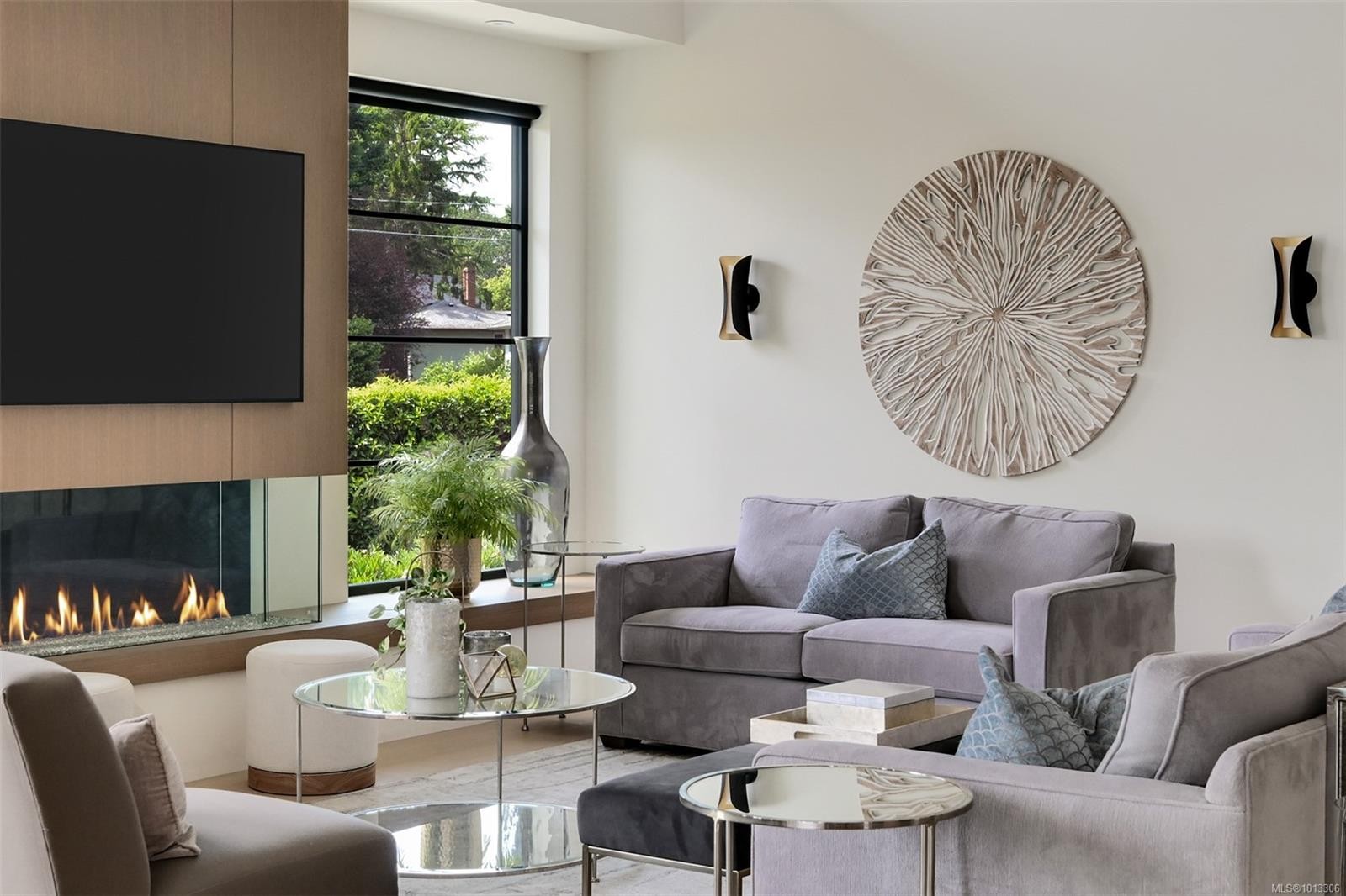 717 Robleda Cres, Victoria, BC