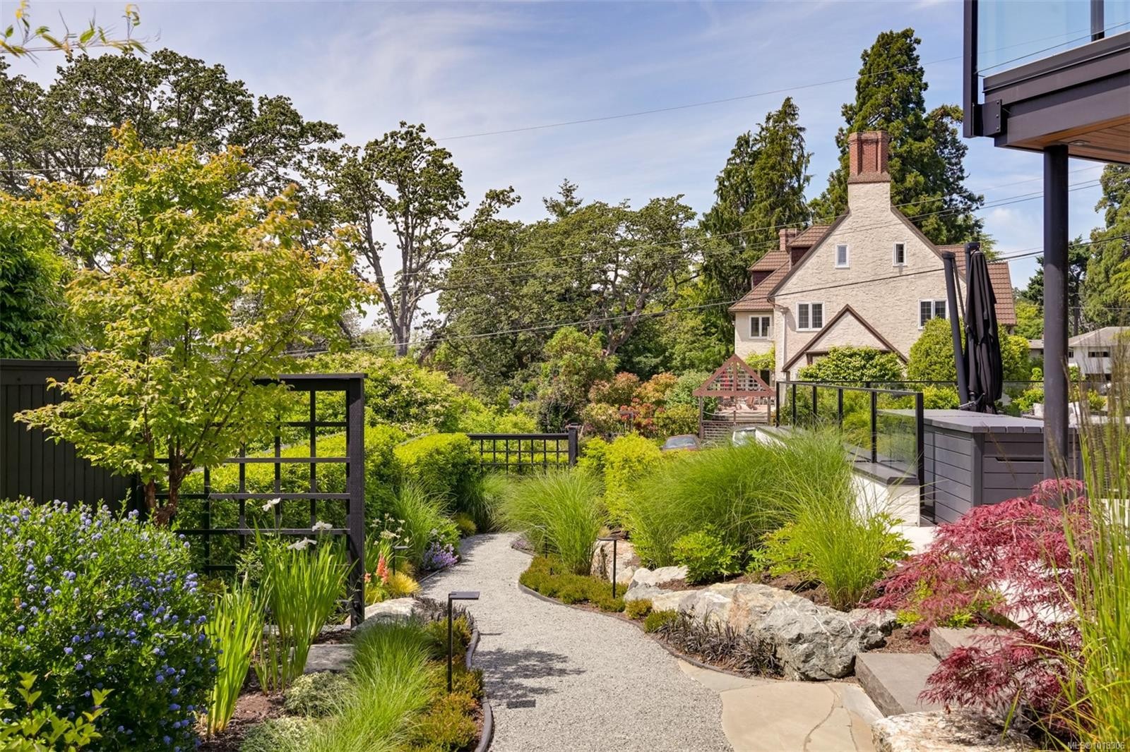 717 Robleda Cres, Victoria, BC