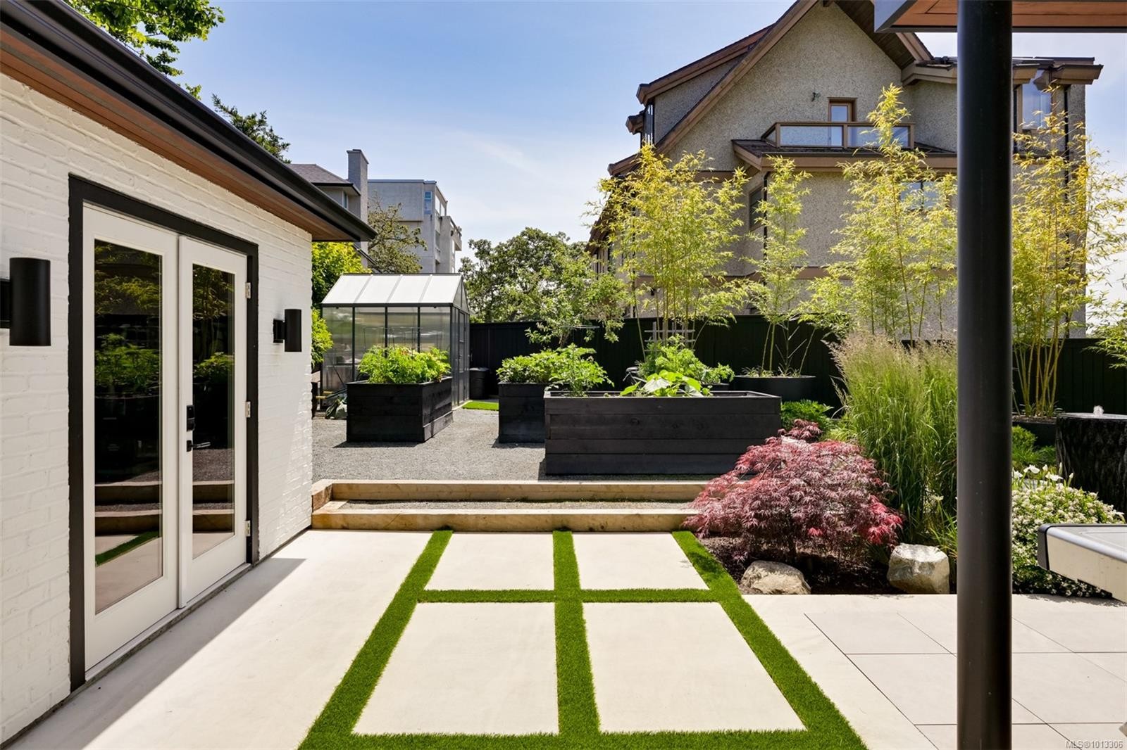 717 Robleda Cres, Victoria, BC