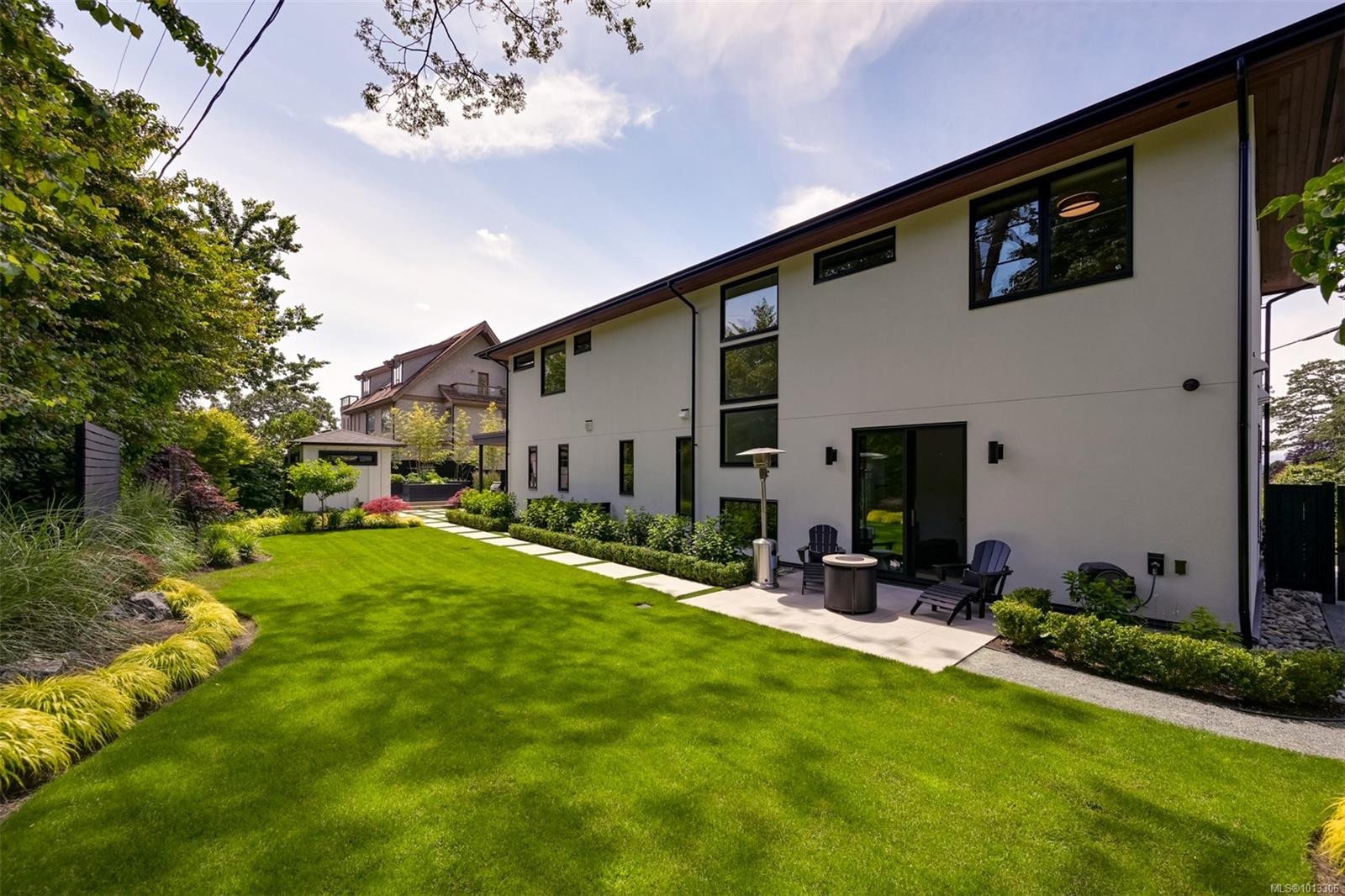 717 Robleda Cres, Victoria, BC