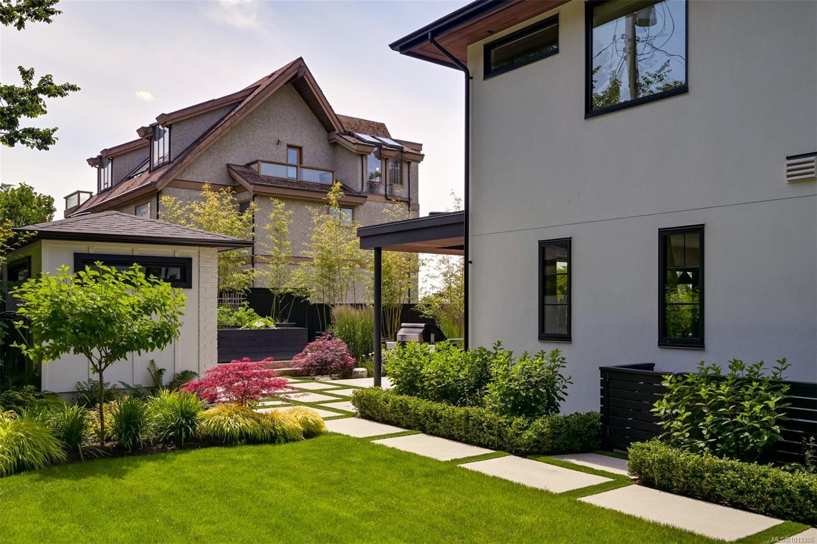 717 Robleda Cres, Victoria, BC