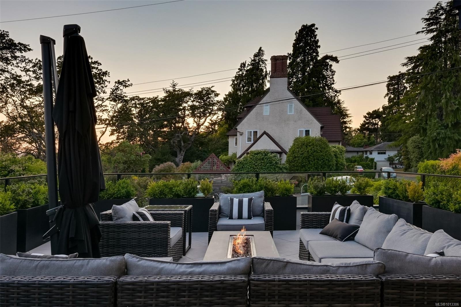 717 Robleda Cres, Victoria, BC