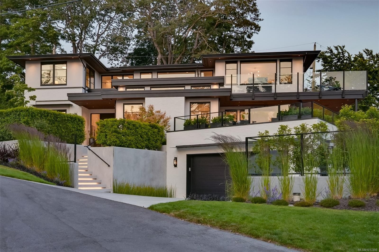 717 Robleda Cres, Victoria, BC