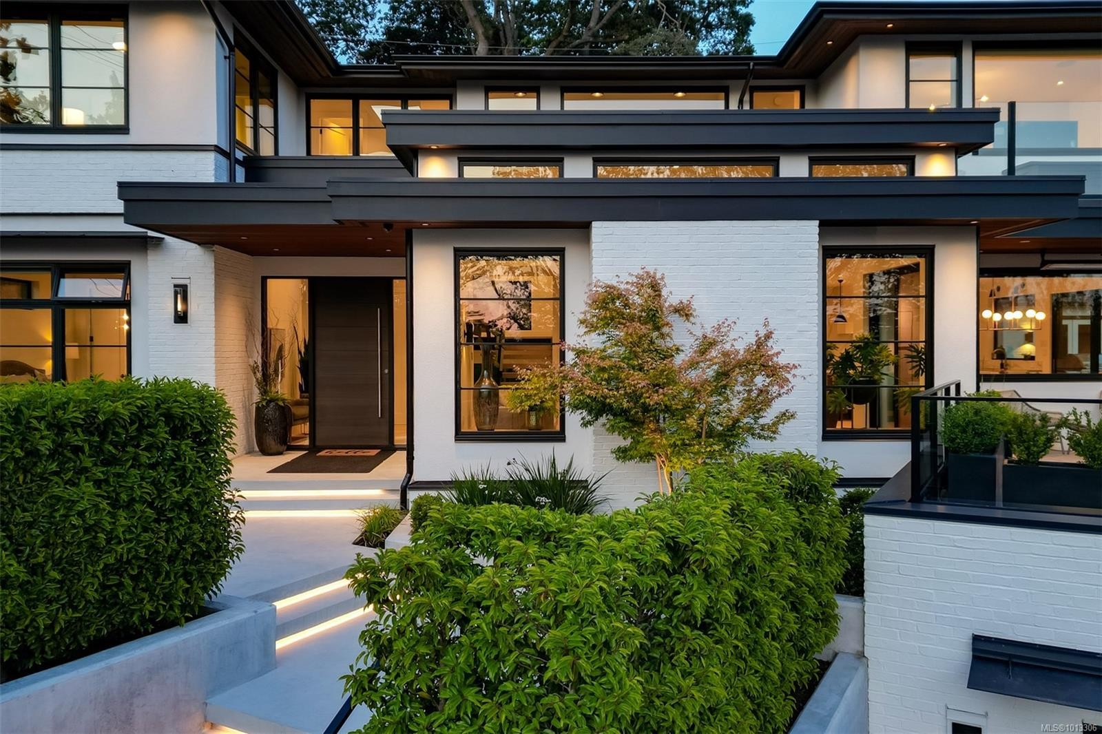 717 Robleda Cres, Victoria, BC