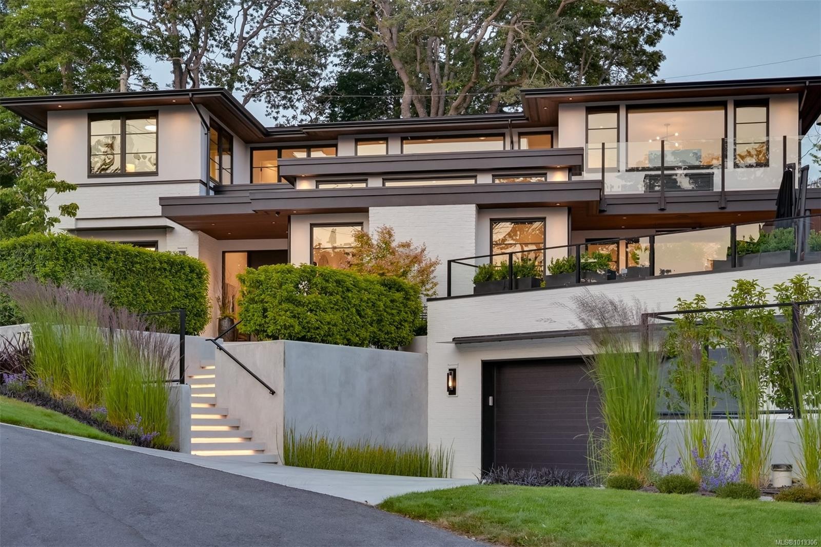 717 Robleda Cres, Victoria, BC