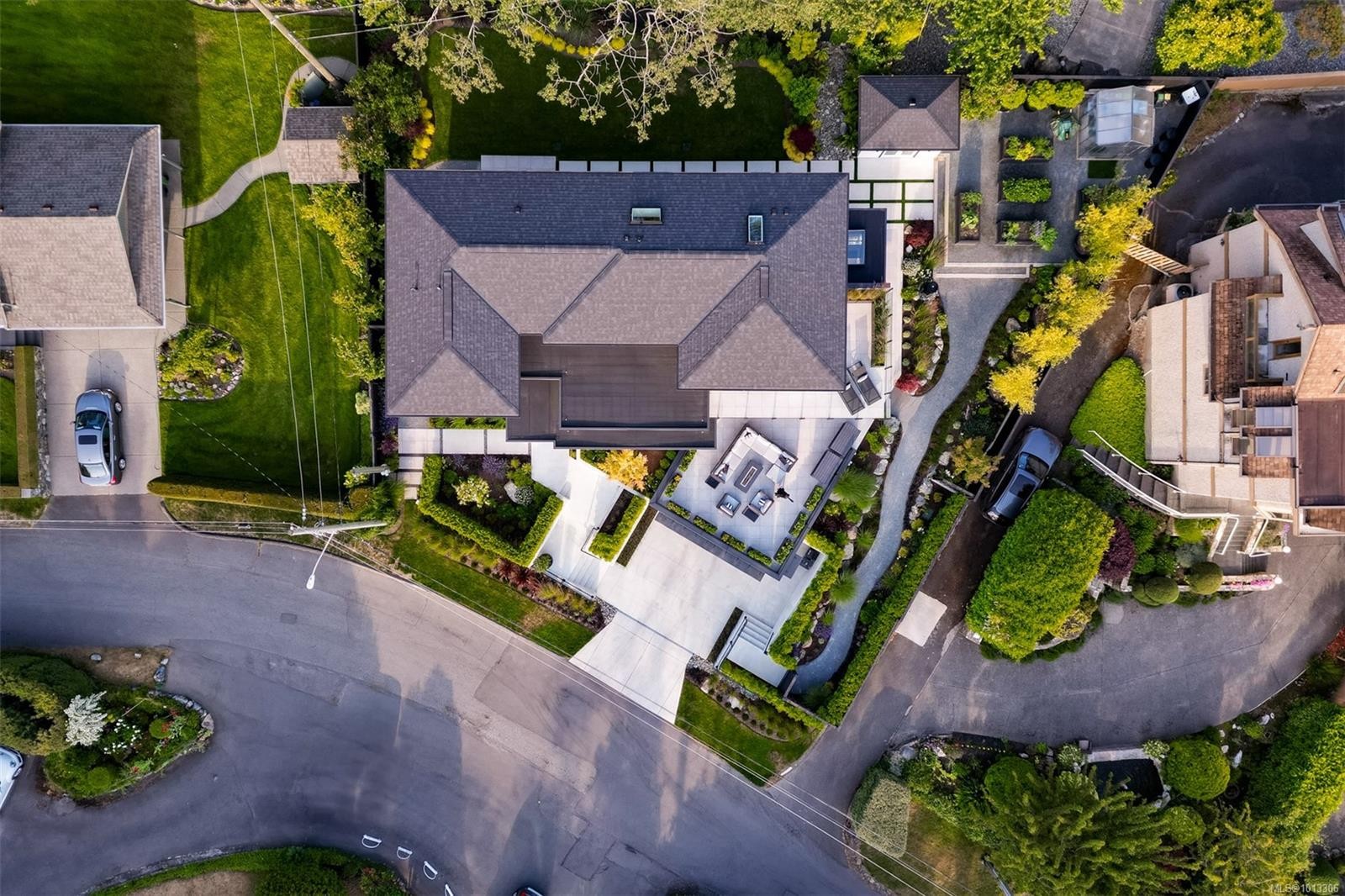 717 Robleda Cres, Victoria, BC