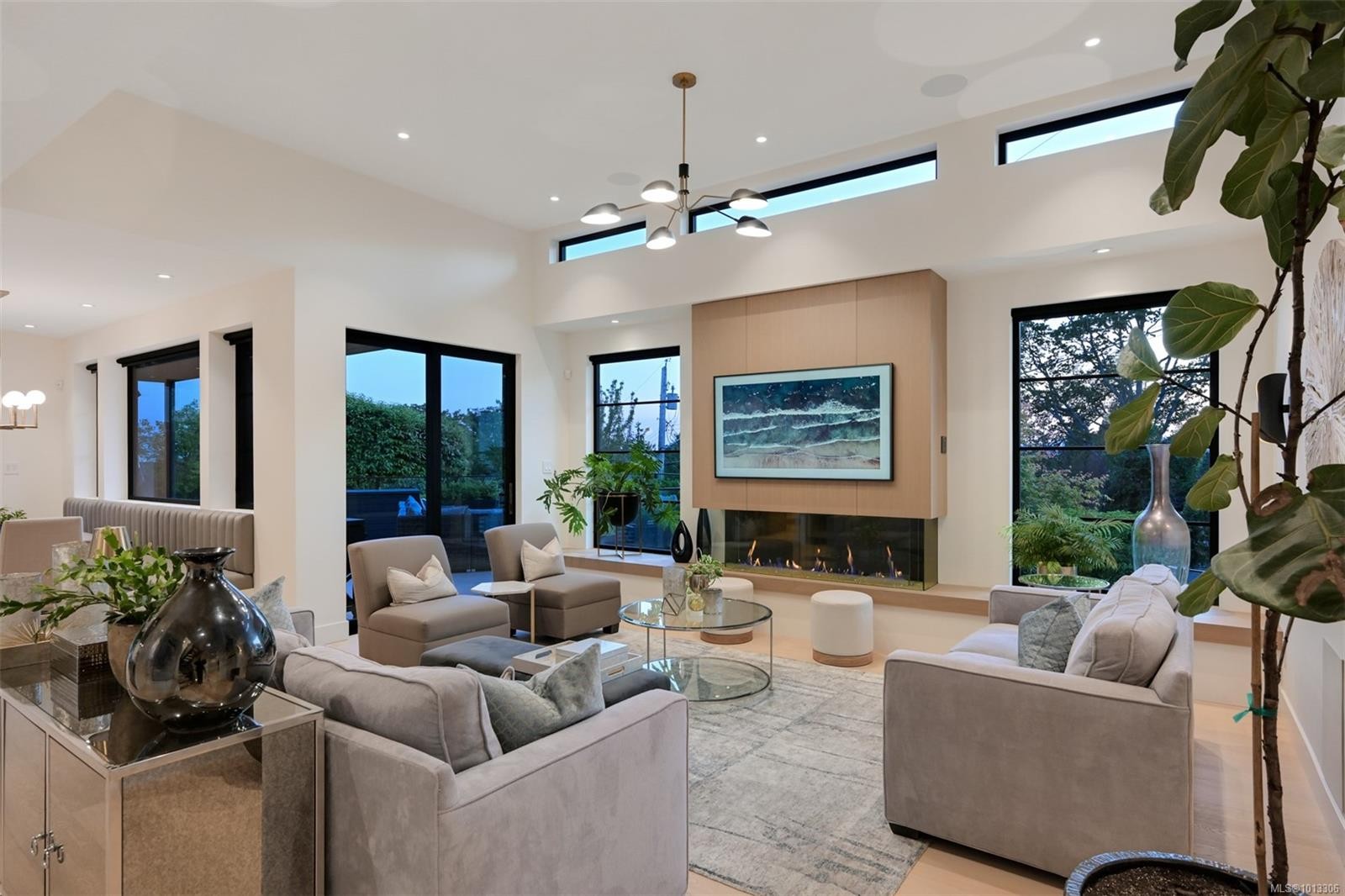 717 Robleda Cres, Victoria, BC