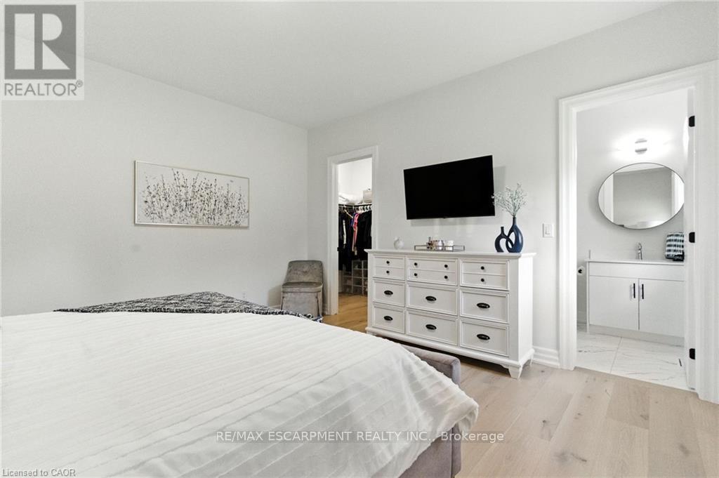 270 Charles Street, Norfolk, ON - Indoor Photo Showing Bedroom