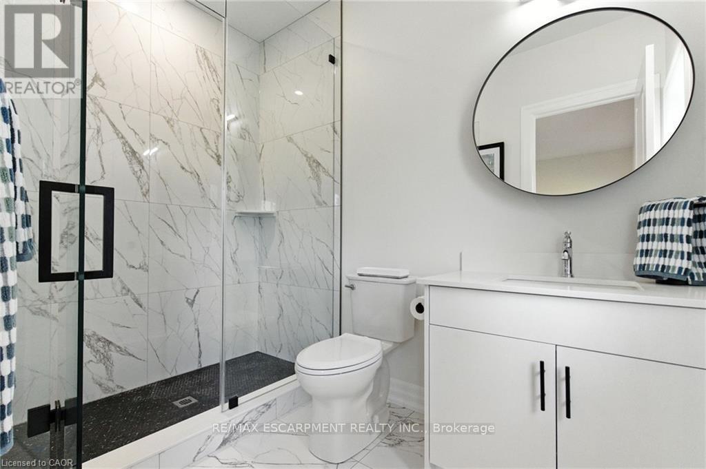 270 Charles Street, Norfolk, ON - Indoor Photo Showing Bathroom