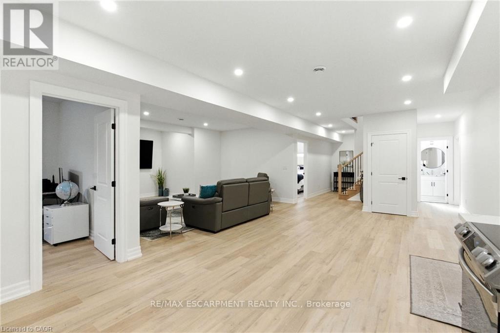 270 Charles Street, Norfolk, ON - Indoor Photo Showing Other Room