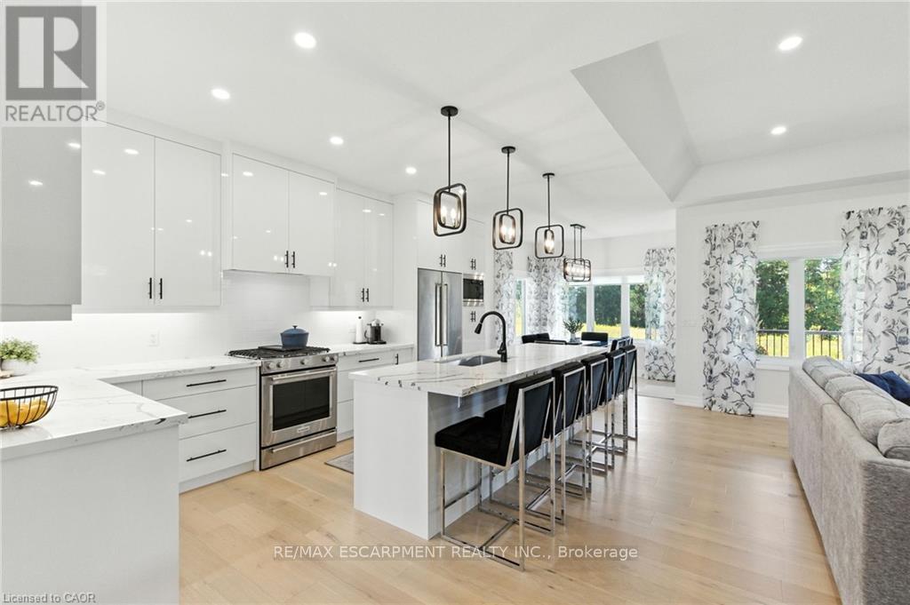 270 Charles Street, Norfolk, ON - Indoor Photo Showing Kitchen With Upgraded Kitchen