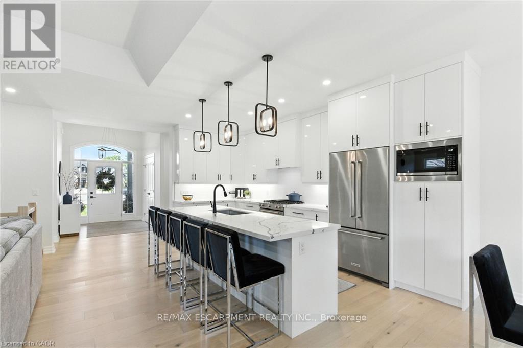 270 Charles Street, Norfolk, ON - Indoor Photo Showing Kitchen With Upgraded Kitchen