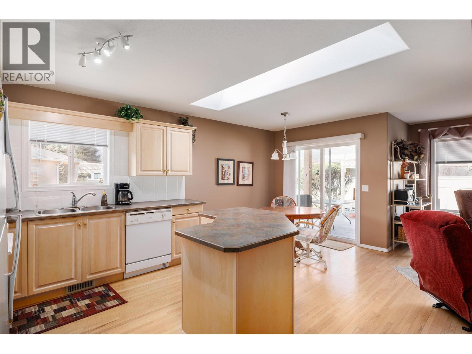 2250 Louie Drive Unit# 37, Westbank, BC - Indoor Photo Showing Kitchen With Double Sink