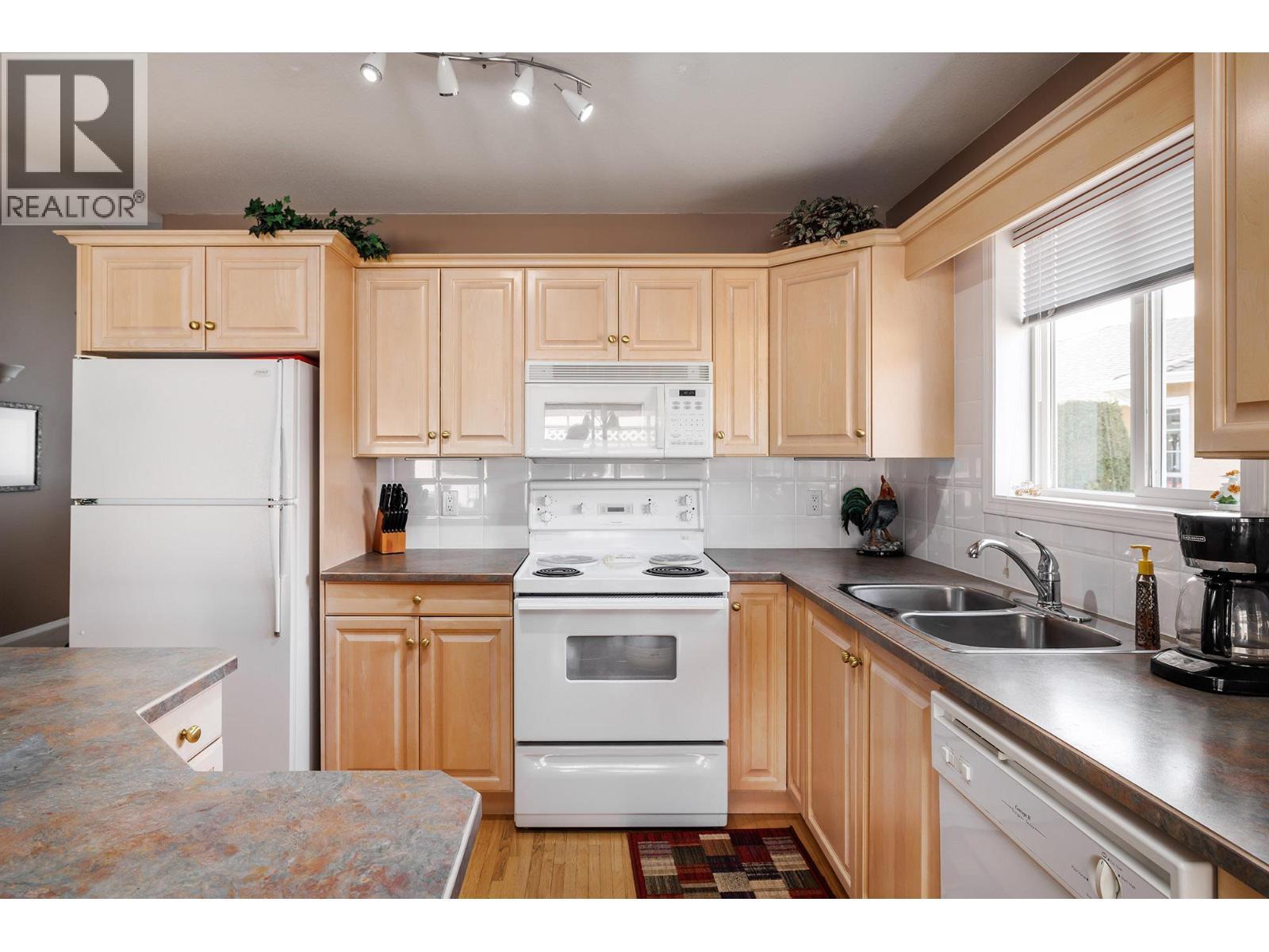 2250 Louie Drive Unit# 37, Westbank, BC - Indoor Photo Showing Kitchen With Double Sink