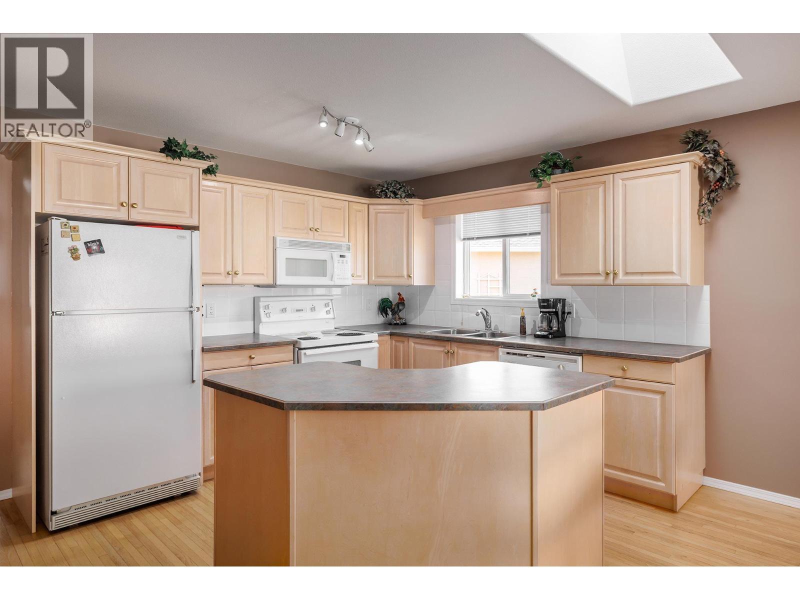 2250 Louie Drive Unit# 37, Westbank, BC - Indoor Photo Showing Kitchen With Double Sink
