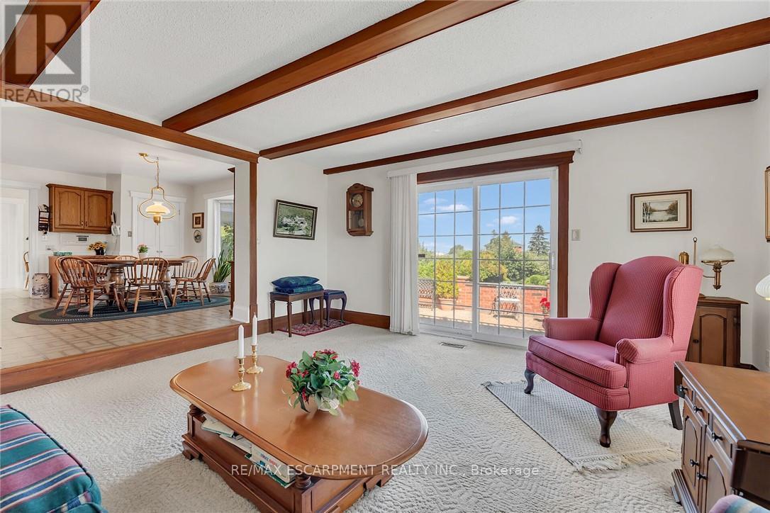 5581 King Street, Lincoln, ON - Indoor Photo Showing Living Room