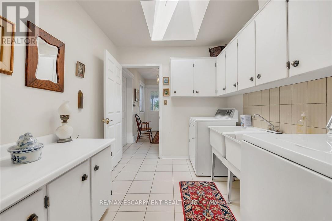5581 King Street, Lincoln, ON - Indoor Photo Showing Laundry Room
