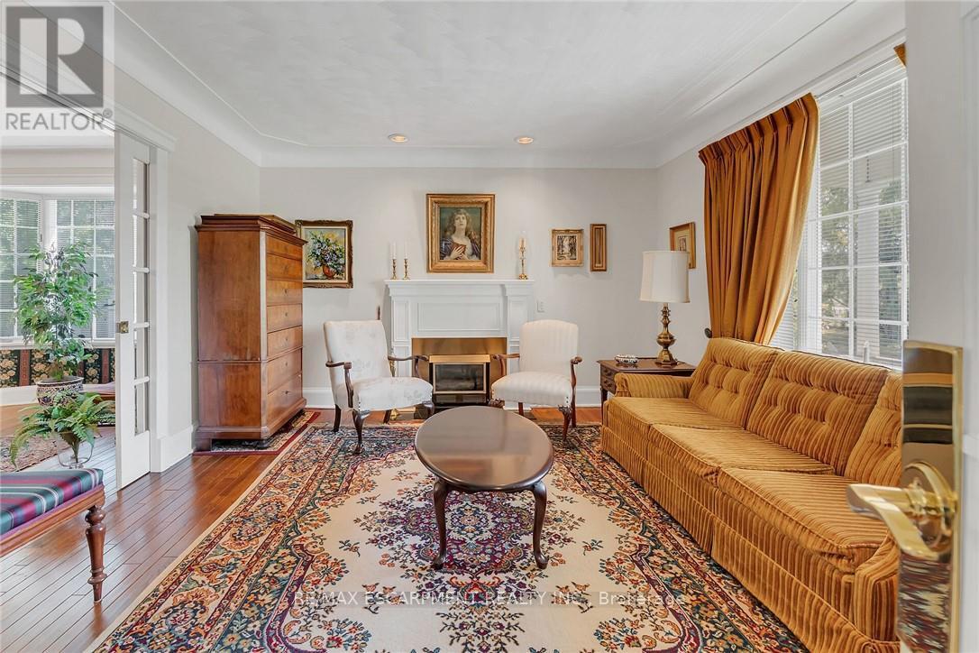 5581 King Street, Lincoln, ON - Indoor Photo Showing Living Room