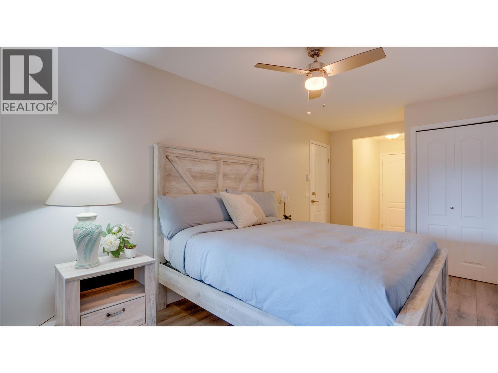 1002 Riverside Avenue Unit# 111, Sicamous, BC - Indoor Photo Showing Bedroom