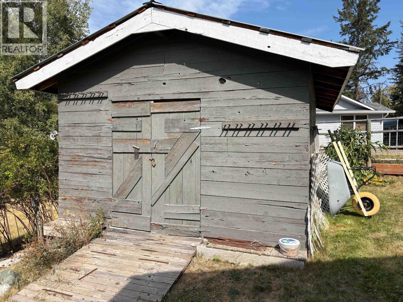 5199 Kallum Drive, 108 Mile Ranch, BC - Outdoor