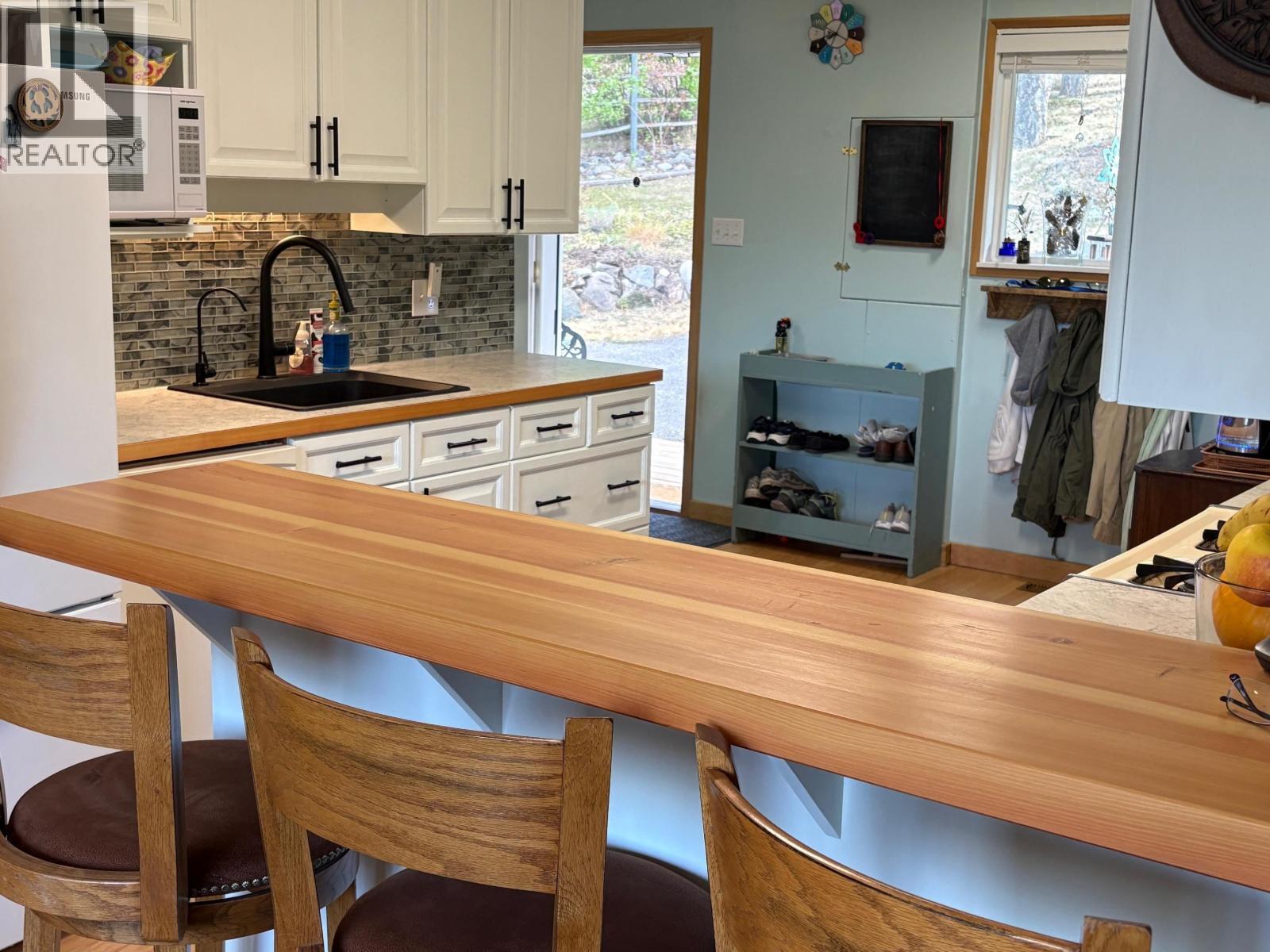 5199 Kallum Drive, 108 Mile Ranch, BC - Indoor