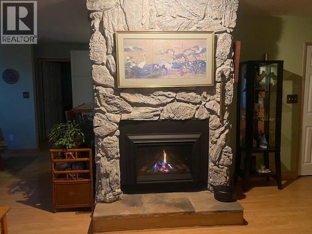 5199 Kallum Drive, 108 Mile Ranch, BC - Indoor Photo Showing Living Room With Fireplace