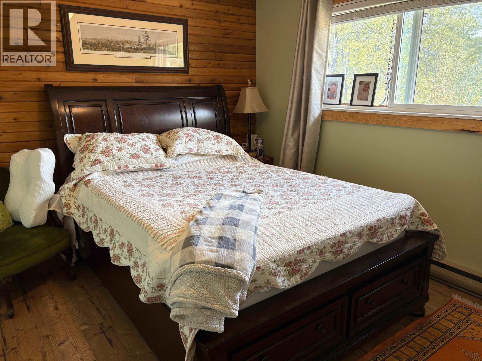 5199 Kallum Drive, 108 Mile Ranch, BC - Indoor Photo Showing Bedroom
