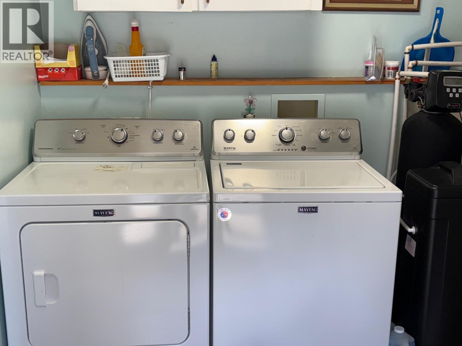 5199 Kallum Drive, 108 Mile Ranch, BC - Indoor Photo Showing Laundry Room