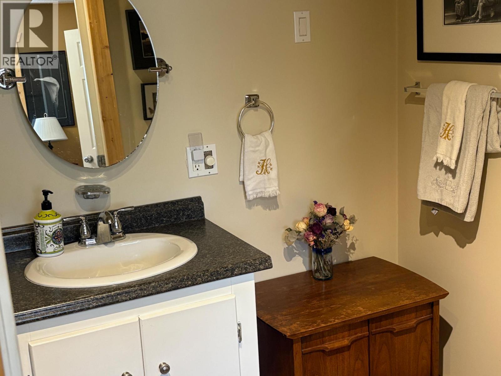 5199 Kallum Drive, 108 Mile Ranch, BC - Indoor Photo Showing Bathroom