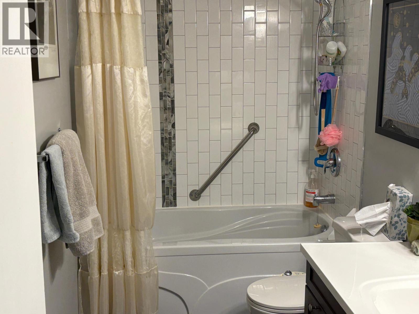 5199 Kallum Drive, 108 Mile Ranch, BC - Indoor Photo Showing Bathroom