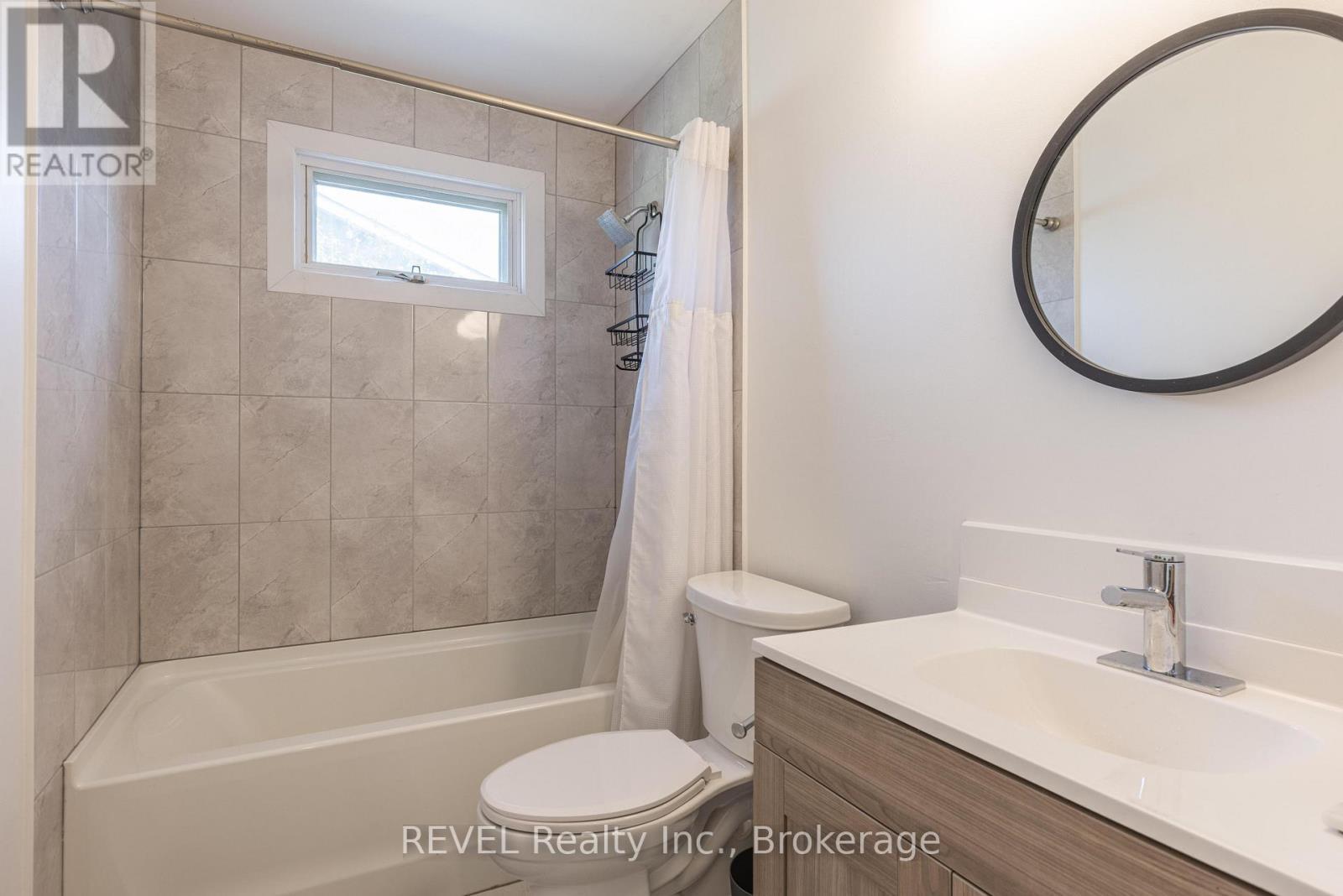 3 Newleaf Crescent, Welland (N. Welland), ON - Indoor Photo Showing Bathroom