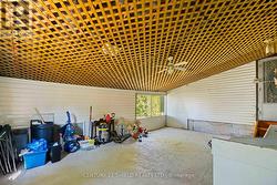 Attached Gar. No Garage door -