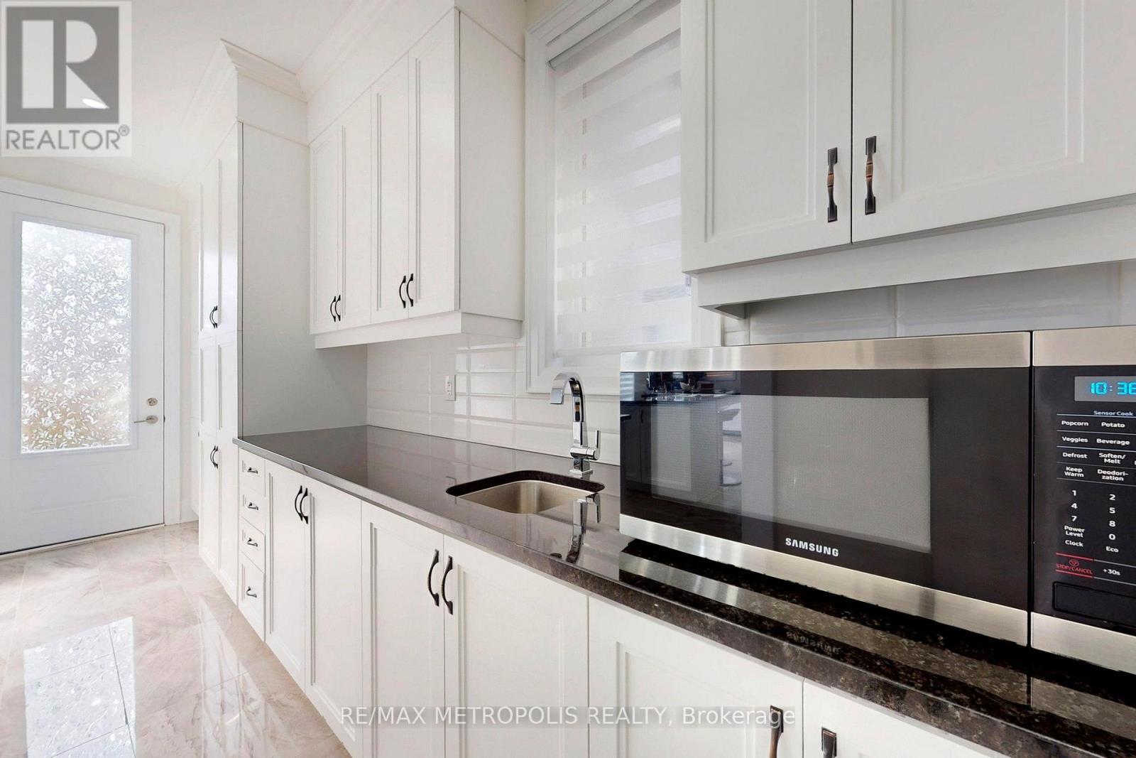 163 Ballantyne Boulevard, Vaughan, ON - Indoor Photo Showing Kitchen