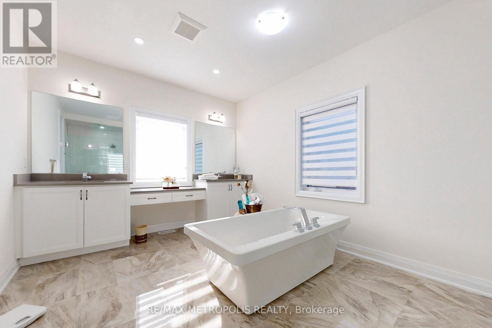 163 Ballantyne Boulevard, Vaughan, ON - Indoor Photo Showing Bathroom